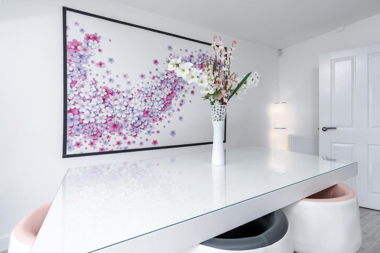 Walking Distance To Centre, Close To Hospitals And Universities