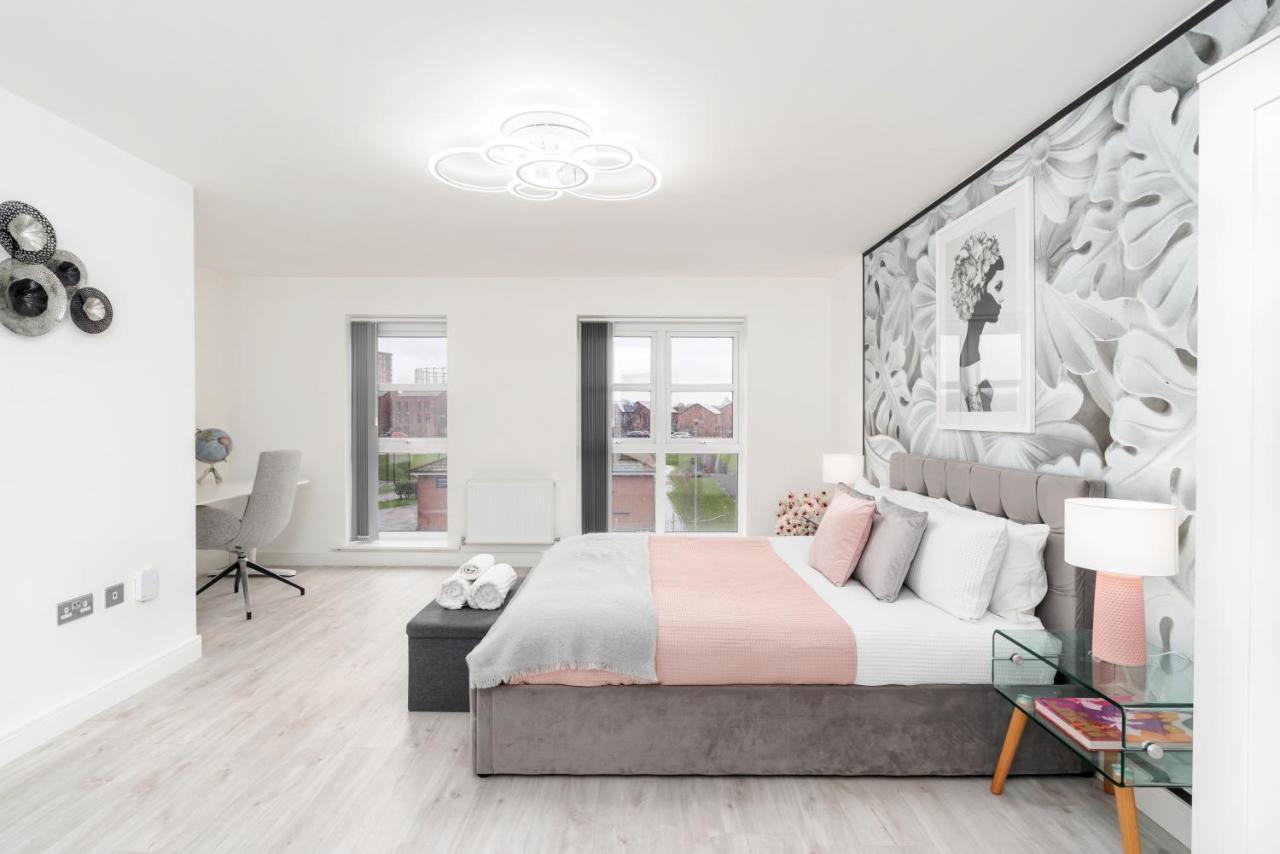 Walking Distance To Centre, Close To Hospitals And Universities