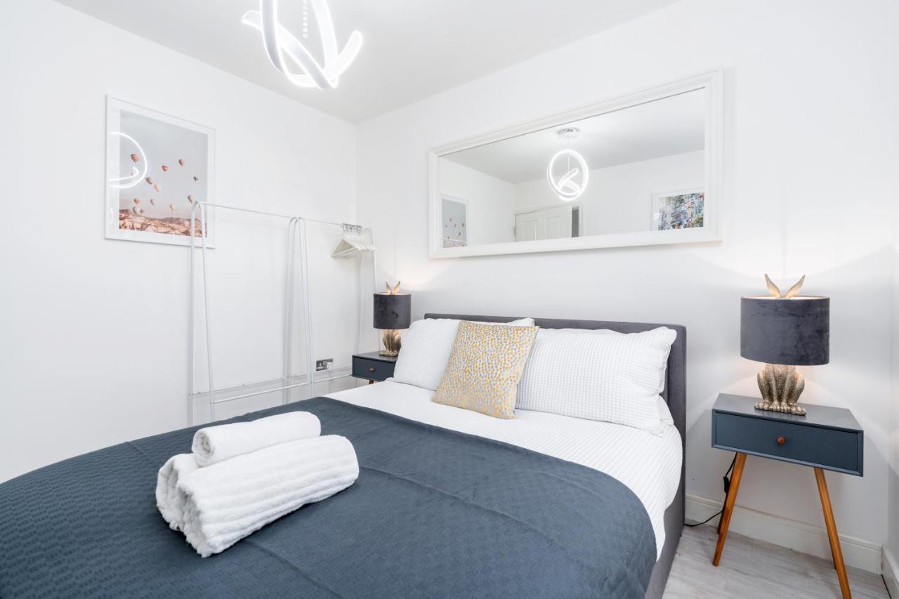 Walking Distance To Centre, Close To Hospitals And Universities