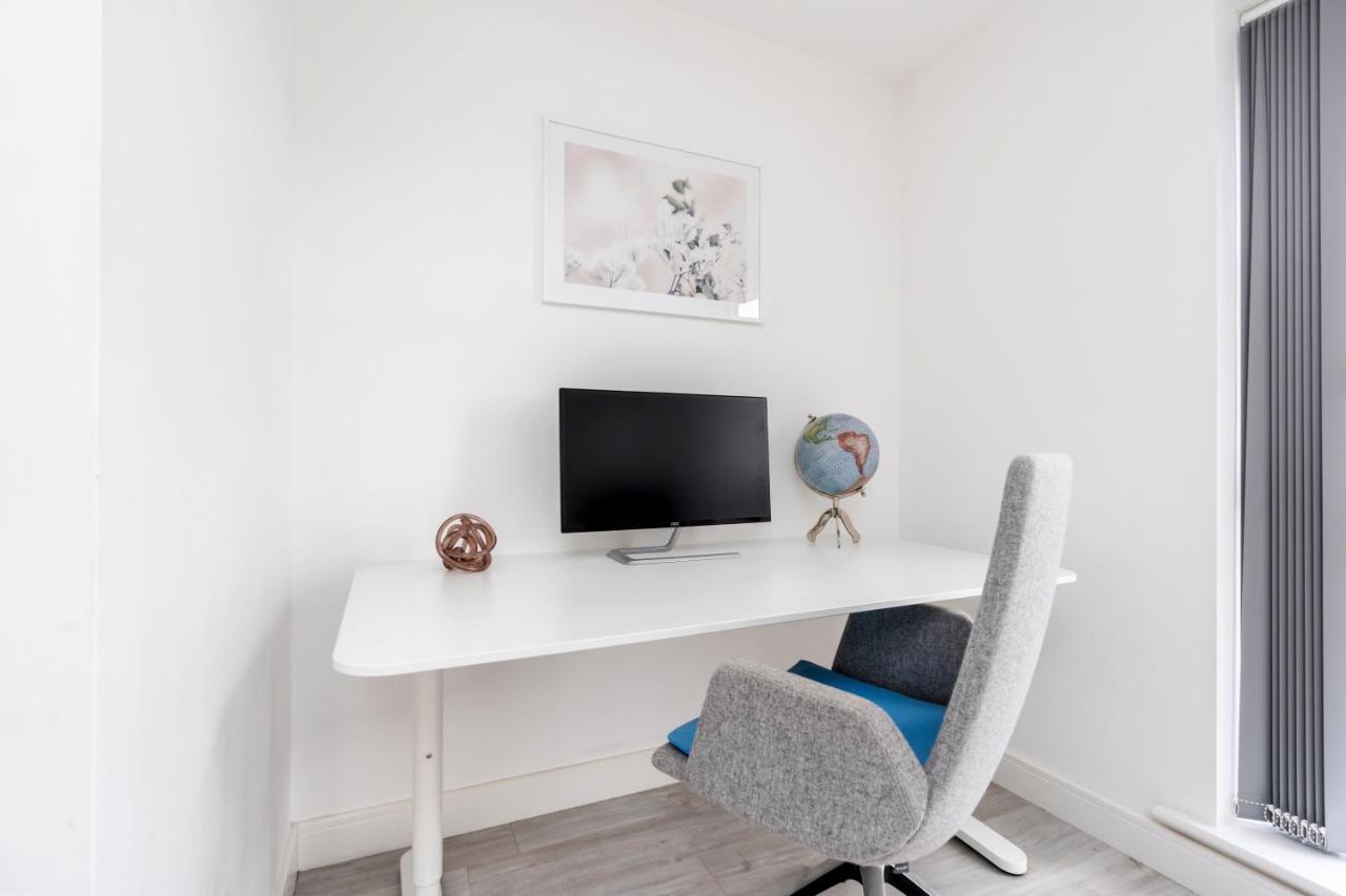 Walking Distance To Centre, Close To Hospitals And Universities * Manchester