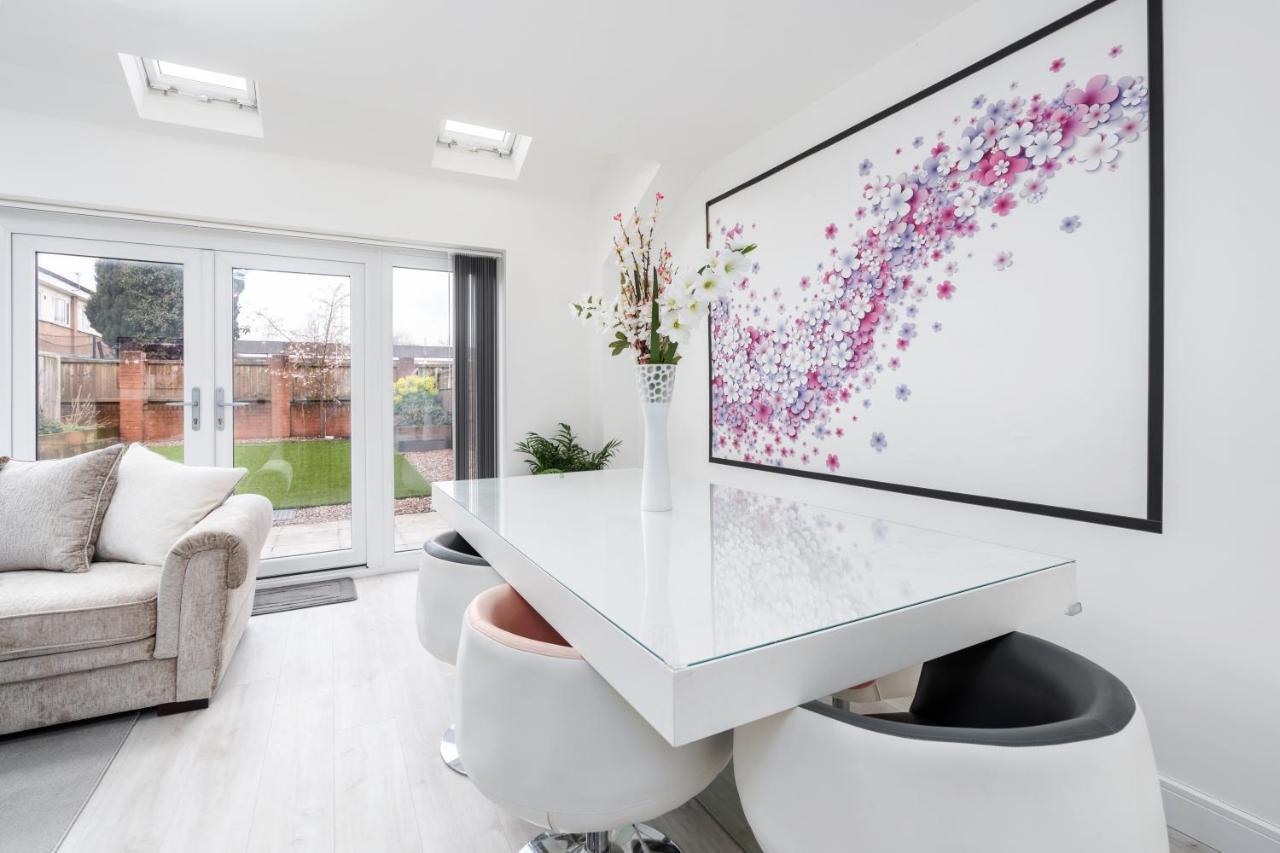 Walking Distance To Centre, Close To Hospitals And Universities Manchester