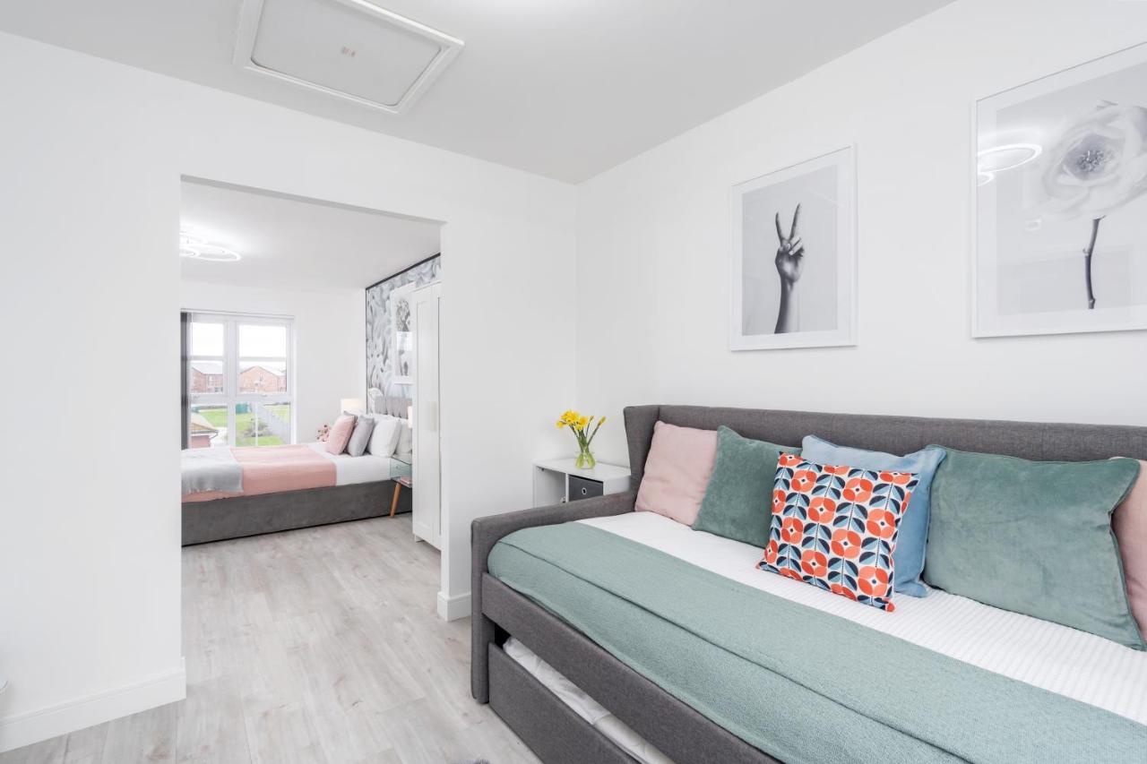 Walking Distance To Centre, Close To Hospitals And Universities Holiday home Manchester